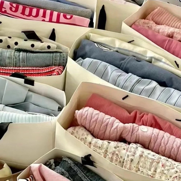 🎀MYSTERY BAG🎀 - Picture 2 of 6